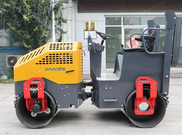 小型<font color='red'><font color='red'>壓路機</font></font>停放時，方向